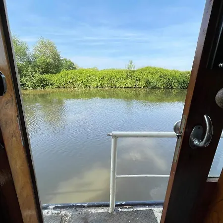 Dutch Cruiser Ship On A Tranquil Secluded River Tonbridge Exterior photo