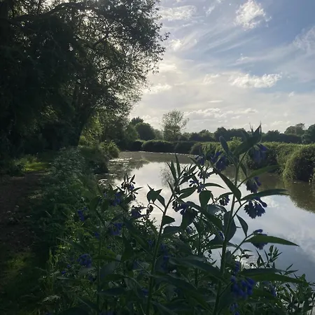 Dutch Cruiser Ship On A Tranquil Secluded River Tonbridge Exterior photo