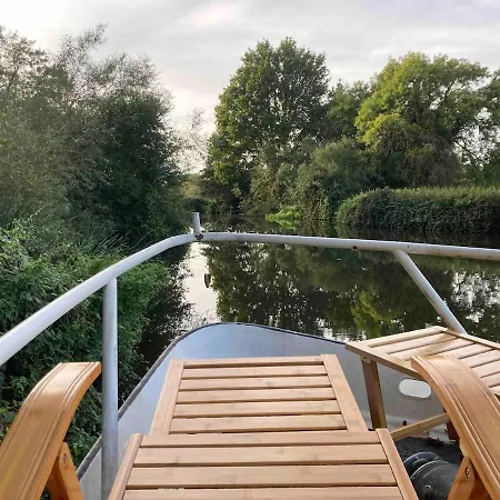 Dutch Cruiser Ship On A Tranquil Secluded River Tonbridge Exterior photo
