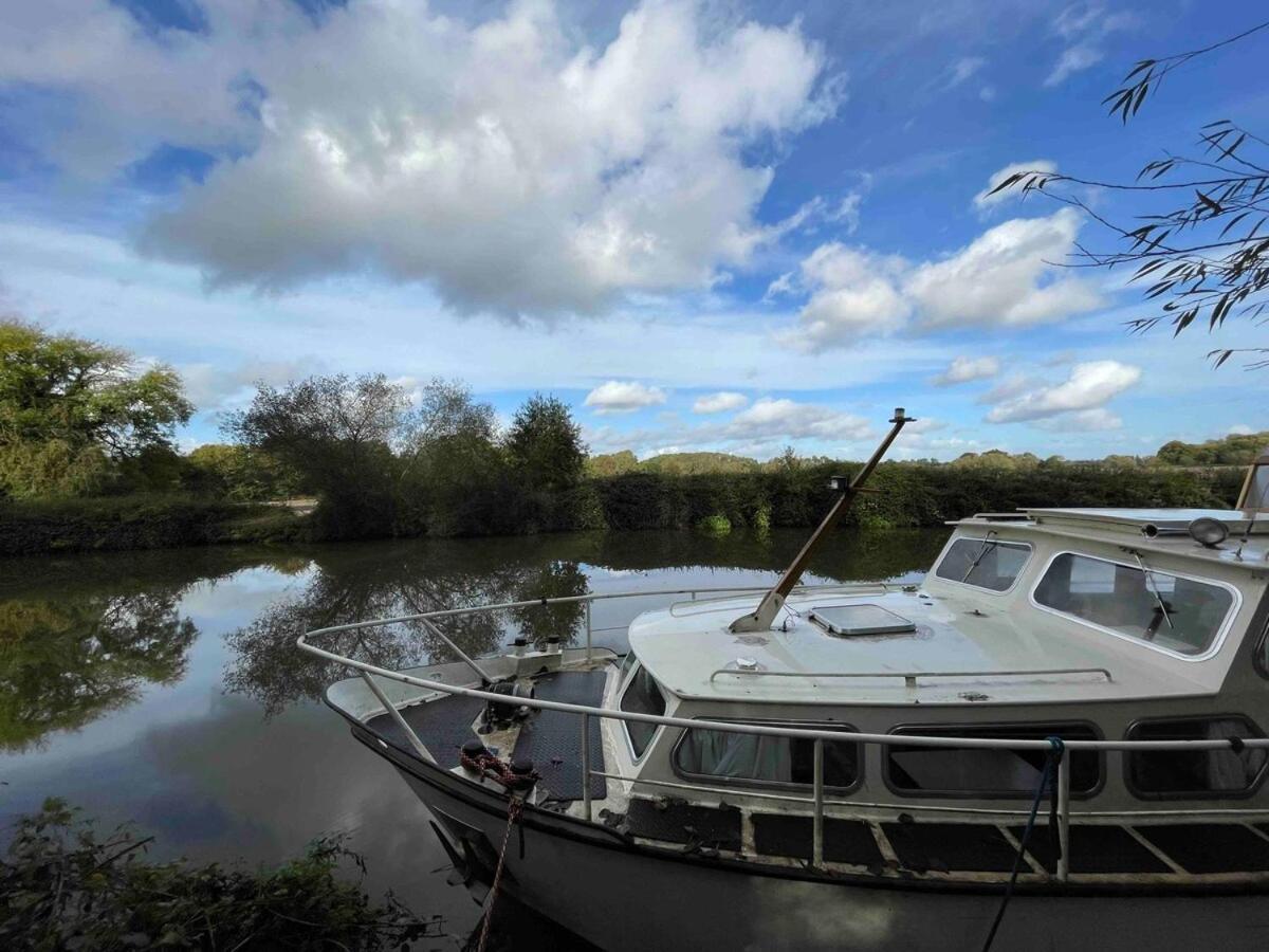 Holiday home Dutch Cruiser Ship On A Tranquil Secluded River Tonbridge