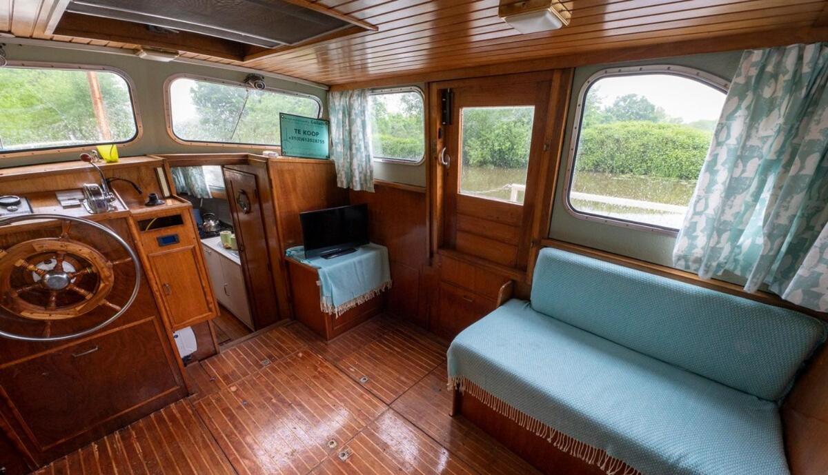Dutch Cruiser Ship On A Tranquil Secluded River Holiday home Tonbridge