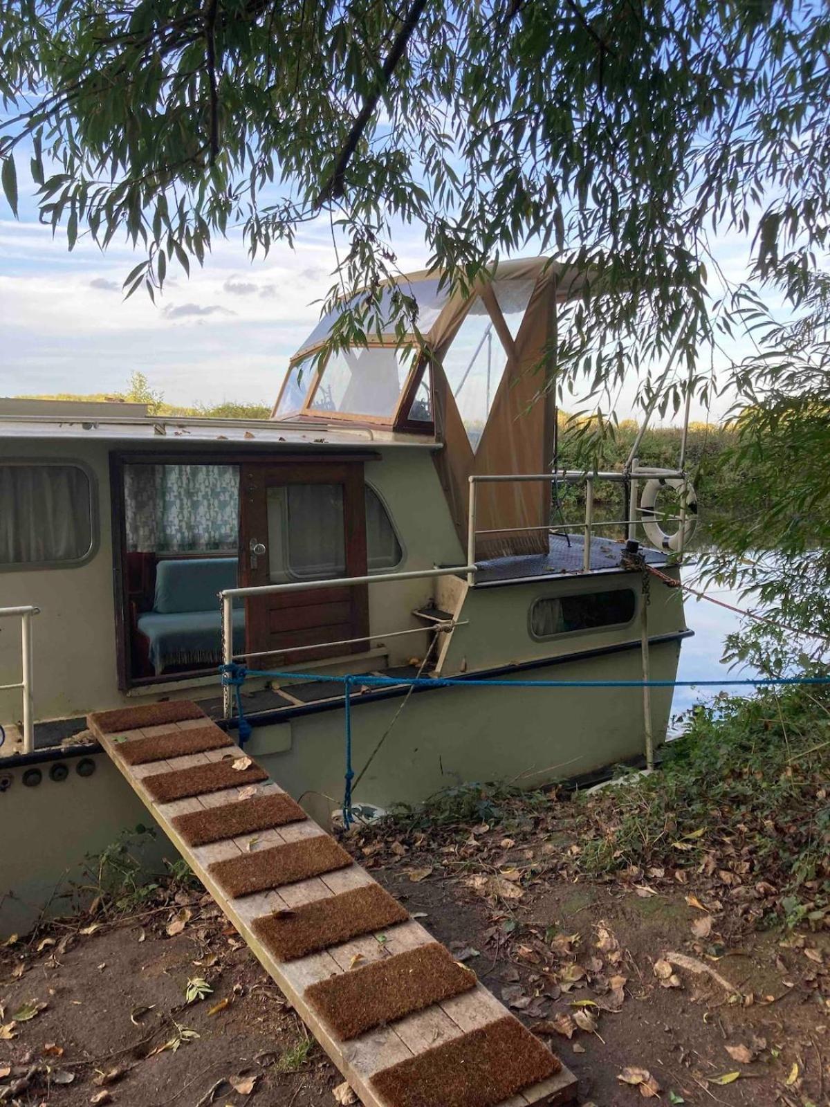 Dutch Cruiser Ship On A Tranquil Secluded River Holiday home *