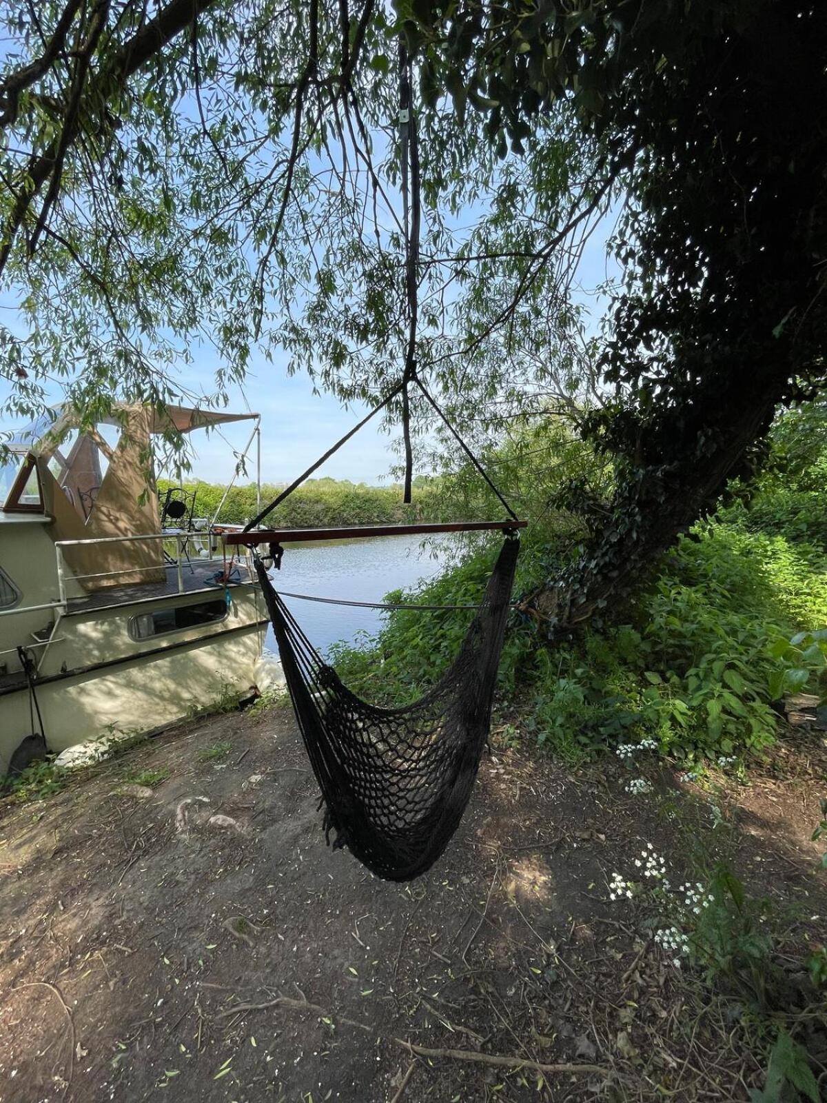 Holiday home Dutch Cruiser Ship On A Tranquil Secluded River Tonbridge