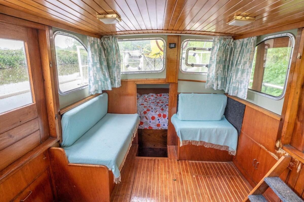 Holiday home Dutch Cruiser Ship On A Tranquil Secluded River Tonbridge